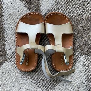 Freshly picked sandals size 6